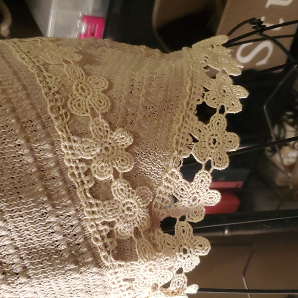🔵Ivory Lace Tank - Picture 3 of 5